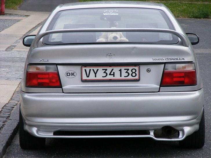 Toyota Corolla 1.3 xli 16v turbo - Spoiler og bagkofanger sad ikke på bilen da jeg købte den billede 6