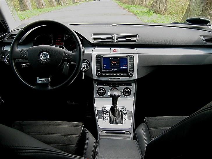VW --- Passat Highline ----  - Multifunktionsrat m. gearskift (sidder over knapperne i hver side - plus & minus) billede 5