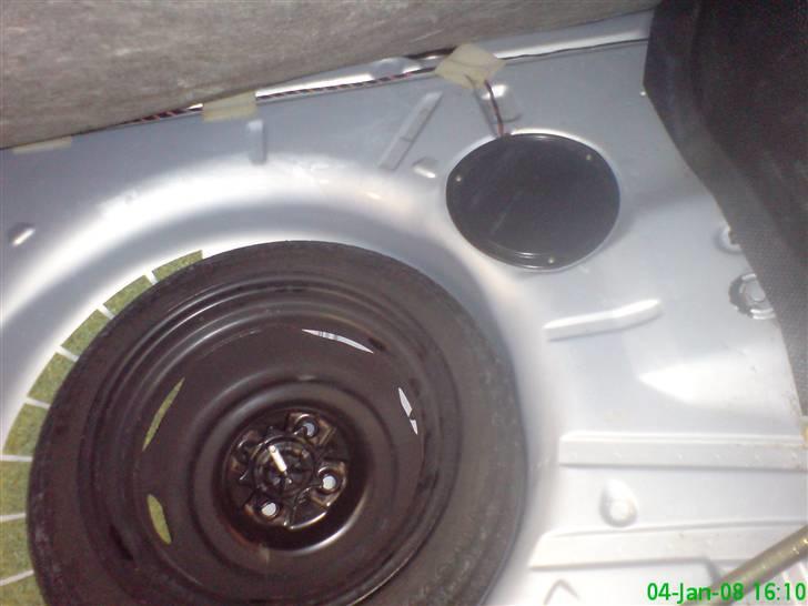 VW Golf 3 - Den er meget pæn af en 95´er at være med hensyn til rust. billede 8