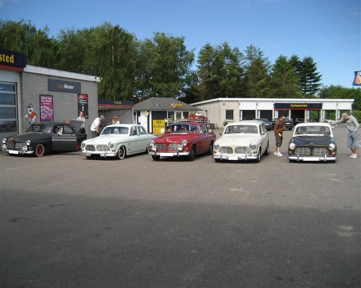 Volvo 221 Kombi HGV Hippolyta - I gode venners lag, på vej til Gråsten Oldtimerløb 30/5 2009 billede 2