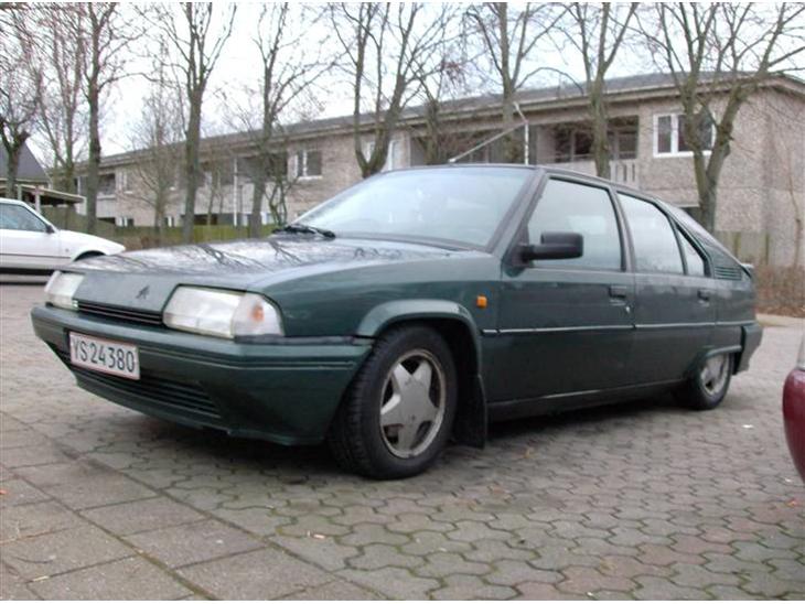 {{currentPhoto.altText}} billede {{currentPhoto.number}}