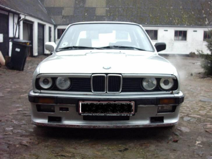 BMW 320 i  billede 2