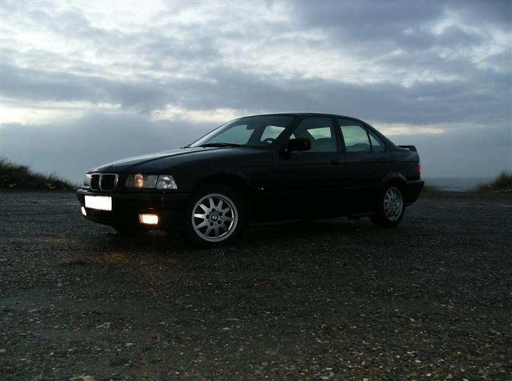 BMW 318is e36 - Med vinterfælge.. Total morfar :P billede 13