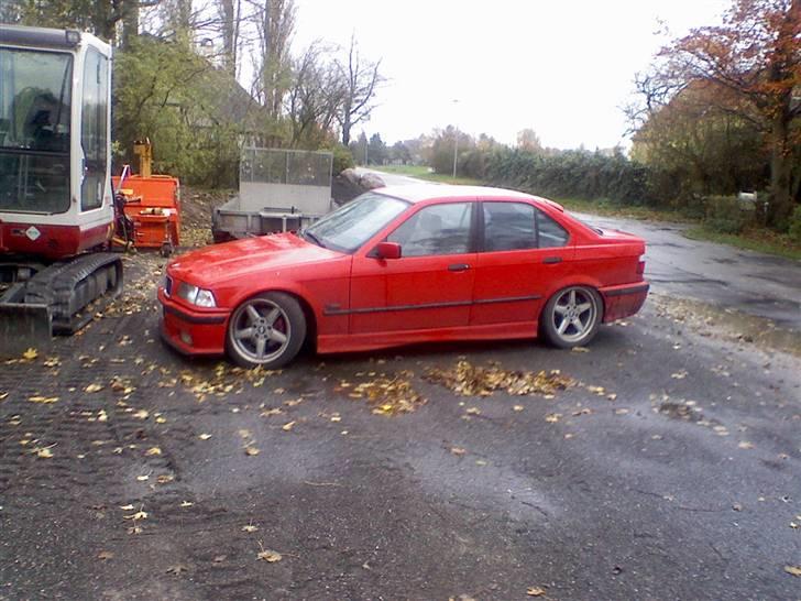 BMW E36 325i "totalskadet" - en kedelig regnvejrs dag  billede 1