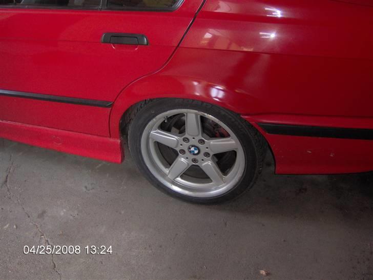BMW E36 325i "totalskadet" - ny skærmkant... billede 3
