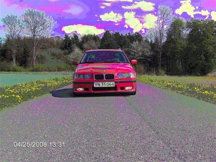 BMW E36 325i "totalskadet" - mærkelige farver.. men lækker ser bilen ud ;) billede 7