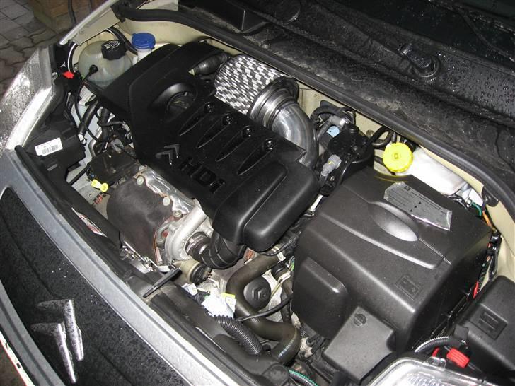 Citroën C2 HDI "CitroBANG" DØD - Motor Rummet, med nyt performance filter. billede 3