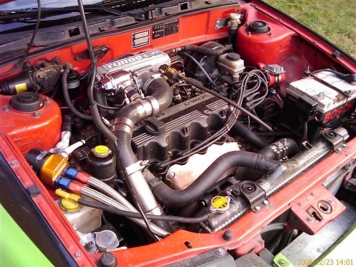 Hyundai S-Coupe Turbo "Solgt" - Lidt motorrum, kunne godt bruge en gang sort lak. Men vigtigst af alt det virker. billede 15
