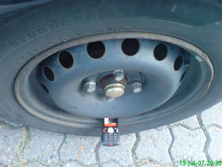 VW Golf III  - Tja.. ;) det er jo ikke alle der kan prale med sådan en fælgkant :p billede 19