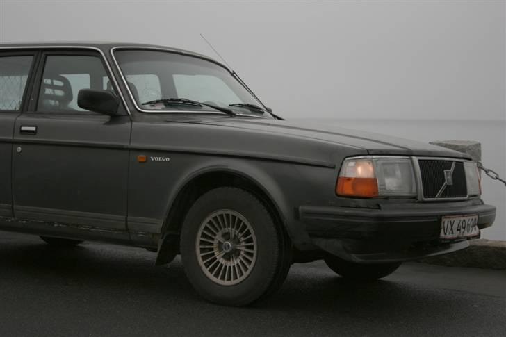 Volvo 240 DL HGV *Solgt* - Nærportræt billede 1