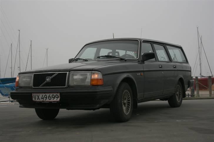 Volvo 240 DL HGV *Solgt* - På havnen I billede 2