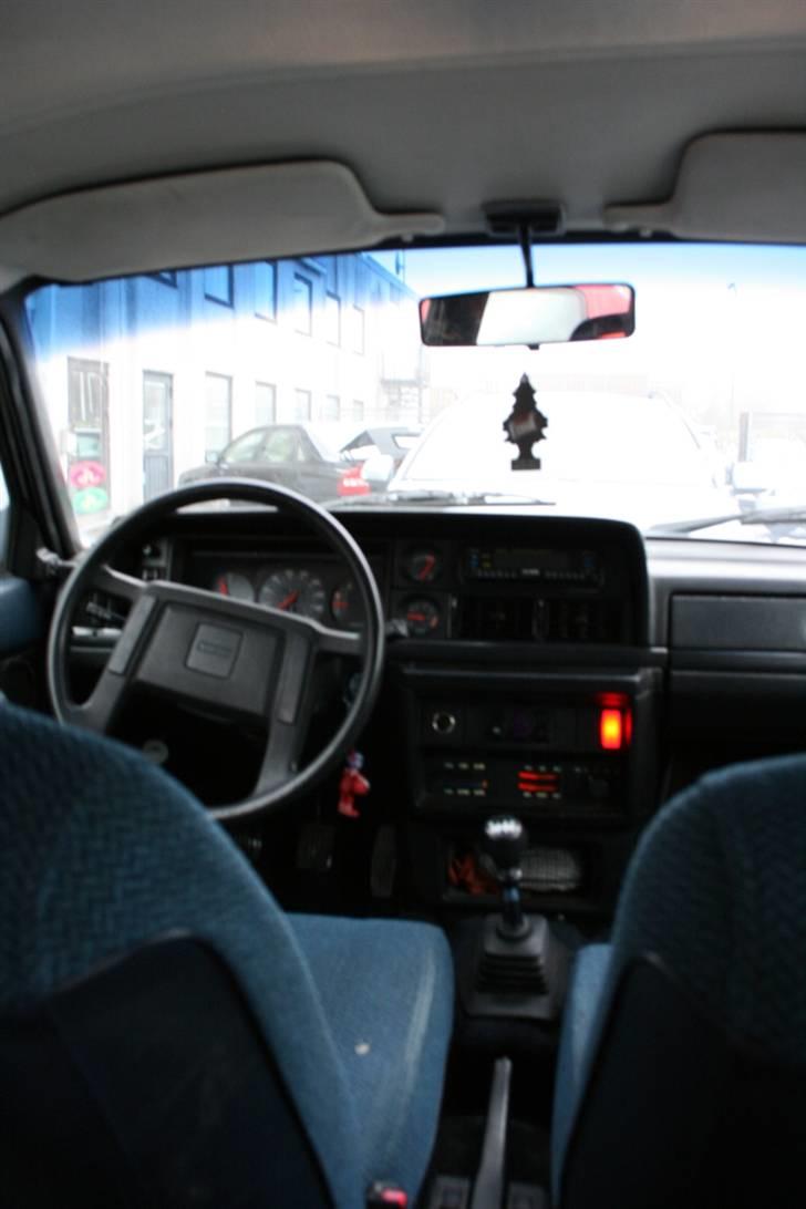 Volvo 240 DL HGV *Solgt* - Interiør. Ikke spændende men rubust og funktionelt. billede 6