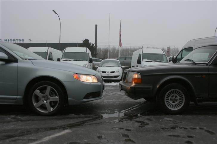 Volvo 240 DL HGV *Solgt* - Hårdt mod hårdt. Gæt hvilken der er ny og gammel.. billede 9