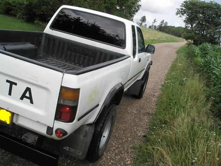 Toyota Hilux 4x4 2,4td solgt - nye skræm forøger billede 7
