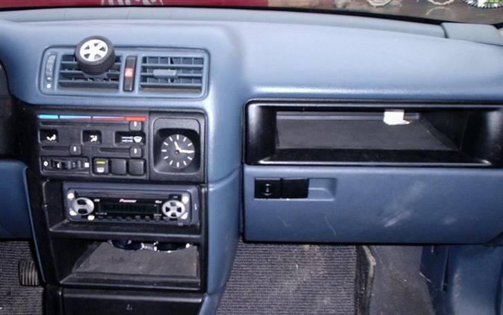 Opel Vectra 1,6 NZ SOLGT - Ja som sagt mangler lige lidt, har afmonteret fra den anden mangler bar tid billede 8