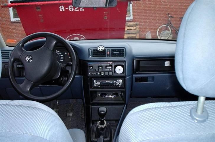 Opel Vectra 1,6 NZ SOLGT billede 9