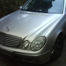 Mercedes Benz E220 CDI ELEGANCE 