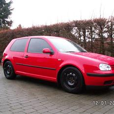 VW Golf 4 solgt
