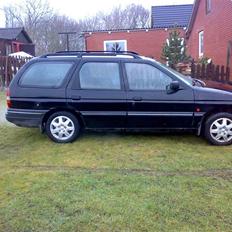 Ford Escort stc. 1.6 | SOLGT