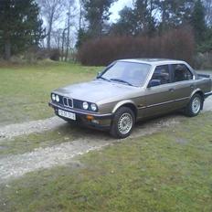 BMW E30 320i solgt