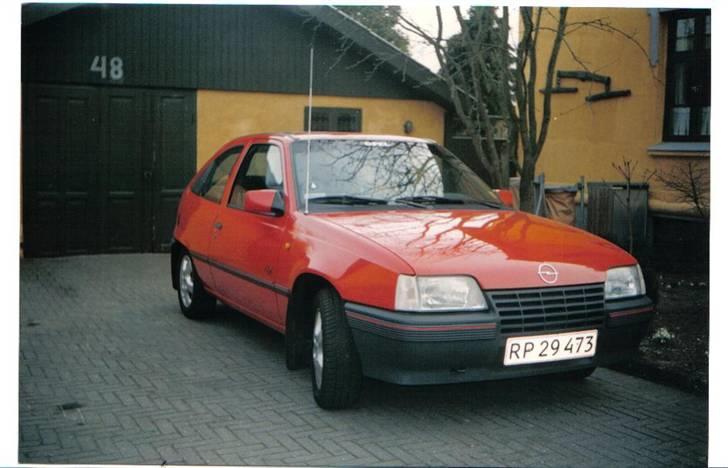 Opel Kadett  Solgt... - Skal lige siges... Billeder er af ældre dato.. Men bilen er stadig pæn i lakken.....  billede 2