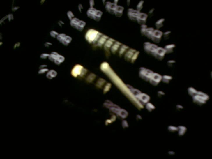 Nissan Primera 2.0T P10 (første bil) - Den kan da komme derop af! - dette er SELVFØLGELIG på lukket bane / privat vej! xD billede 7