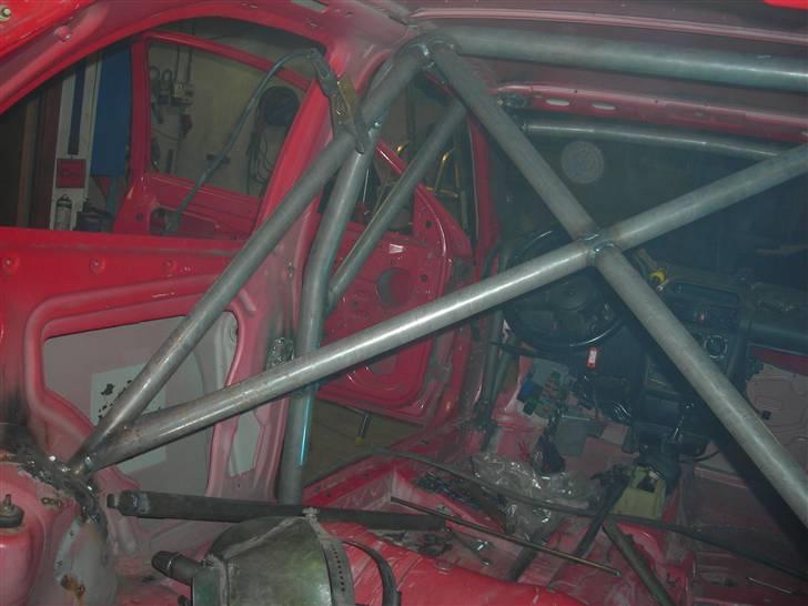 Opel Corsa SOLGT - Så er der bur i. tåget pga af alt det svejsning og slibning heh :) billede 11