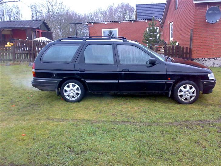 Ford Escort stc. 1.6 | SOLGT billede 2