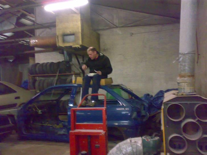 Opel Astra F SOLGT  - man skal jo ha noget at spise når man sådan går og laver biler....  en fed dag vi hade der  billede 3