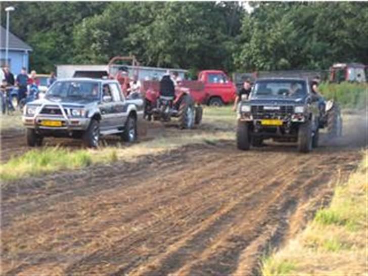 Nissan Patrol  - det er fra bil træk i Tønder.   En fire benet kan man jo altid vinde over, hi hi billede 4