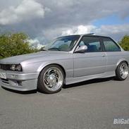 BMW E30 325i  2.7