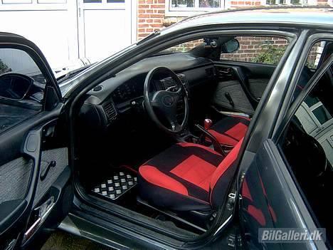 Toyota Carina E 1,6 xli   SOLGT billede 4