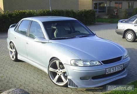 Opel vectra B 2,0 16v SOLGT billede 1