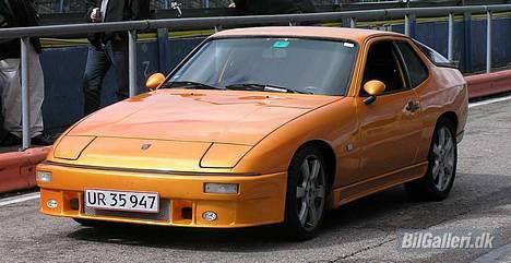 Porsche 924   - Fandt dette billede på svensk hj.side. Fra vores tur på anderstorp-banen billede 1