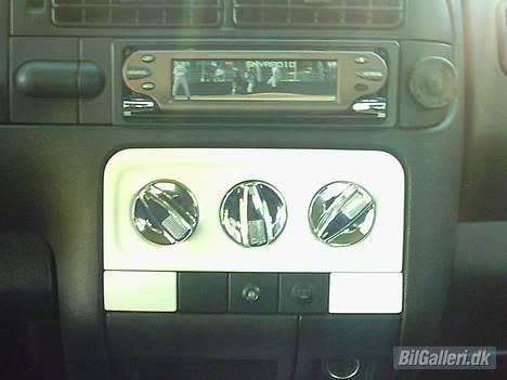 VW Golf 3  - det nye sony cdx-m1000tf.. det er en oplevelse at kigge på..  : ) billede 9