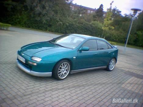 Mazda 323F 1,5  billede 1