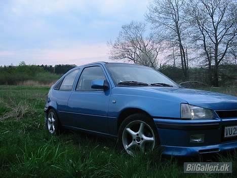 Opel kadett e - ja det var dejligt den kunne holde i skov og eng.... hehe... billede 1