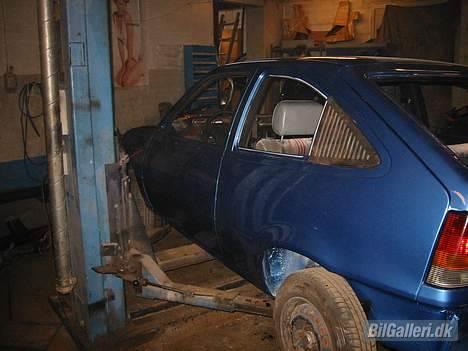 Opel kadett e - ja der var den ved at blive samlet på en weekend ,,,,  billede 3