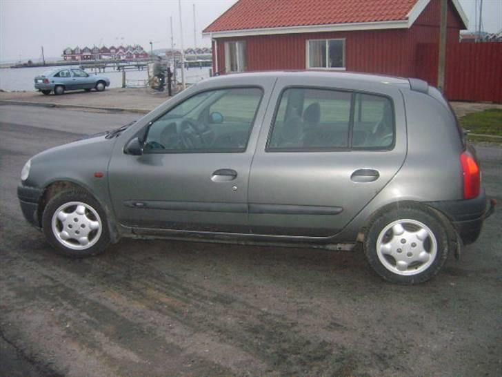 Renault Clio II 1,2 solgt billede 10