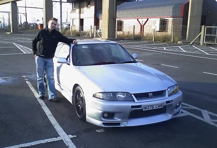 Nissan Skyline R33 GTS "SOLGT" - Den stolte ejer i Harwich.... :) Nøj hvor var det en fed dag! billede 3