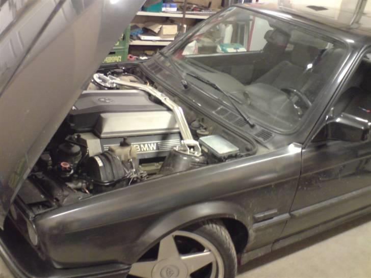BMW E30 - V8  billede 1