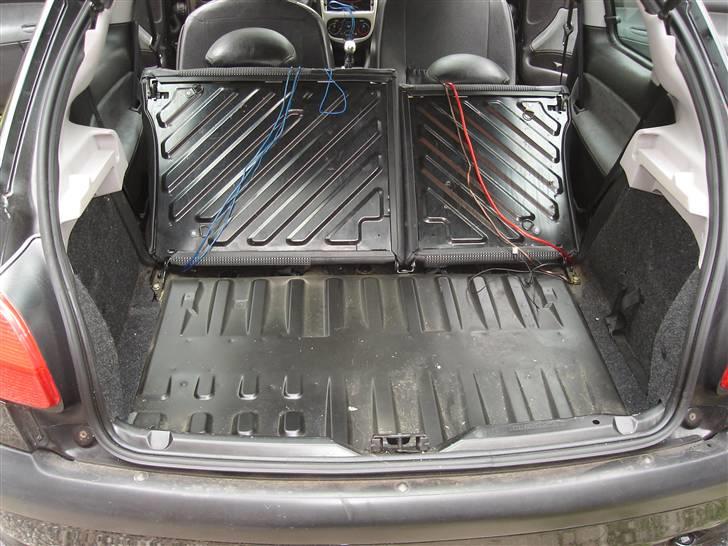 Peugeot 206 GTi - Mit første højtaler projekt (Afmonteret igen, da jeg har købt andre kompomenter) billede 4