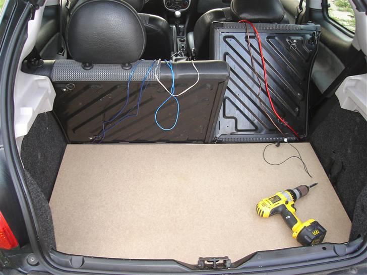 Peugeot 206 GTi - Mit første højtaler projekt (Afmonteret igen, da jeg har købt andre kompomenter) billede 5