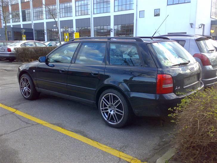 Audi A4 1,9 TDi Avant - SOLGT - Ja skulle bare ud og køre så nummerpladerne blev i første omgang bare "hængt på"... billede 6