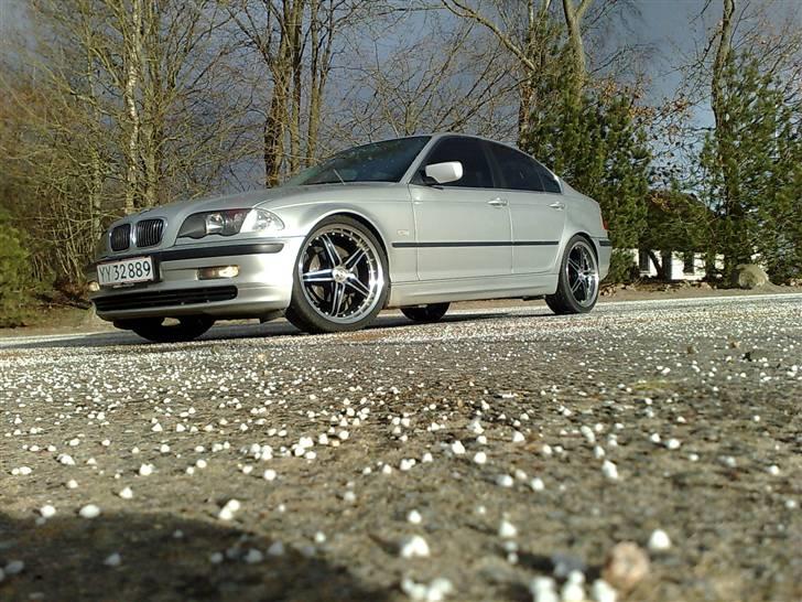 BMW 323i ##SOLGT## billede 1