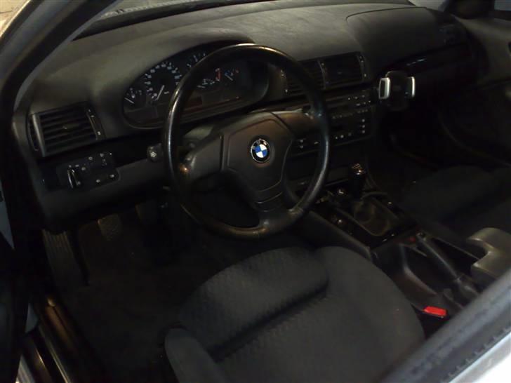 BMW 323i ##SOLGT## billede 2