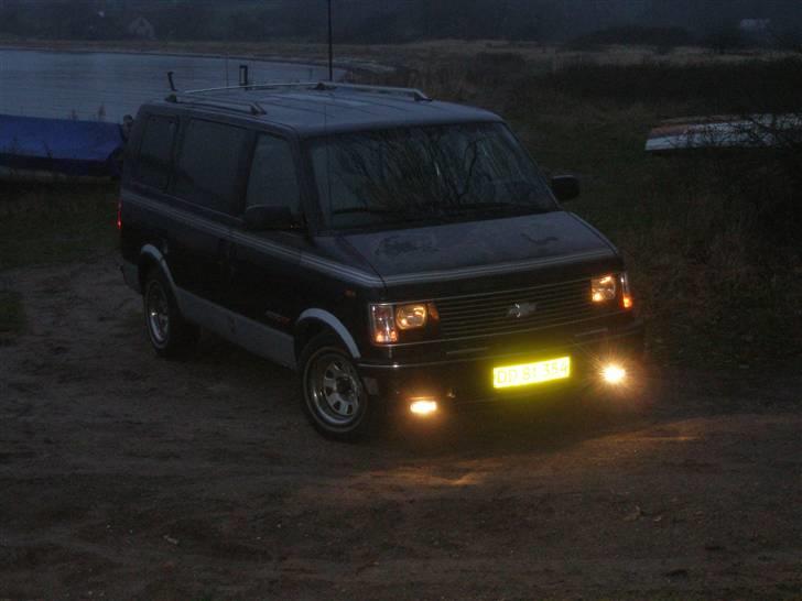 Chevrolet astro *SOLGT* - Astroen, ved vandet, med vores hunde billede 1