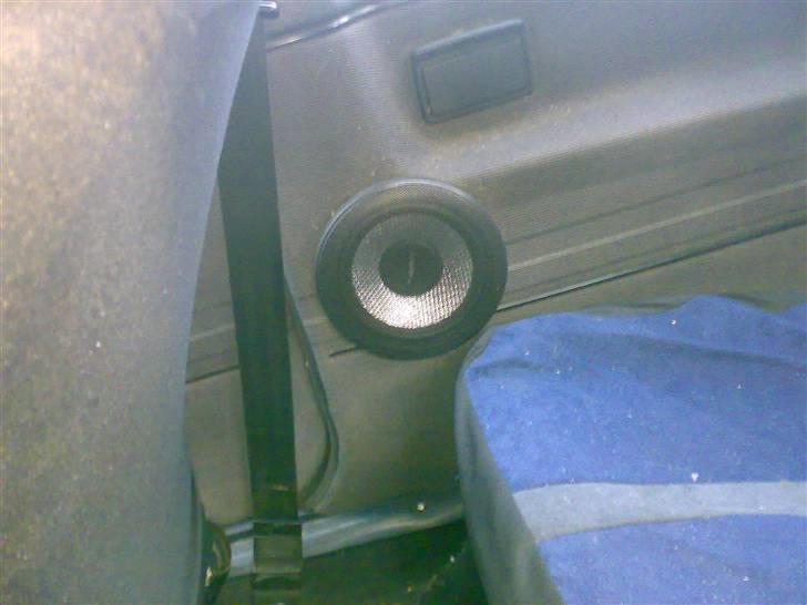 VW Golf 2 1.8 8v GTi - Solgt - Go´ Lyd, en i hver side bagi. lyder sku godt. :) billede 14