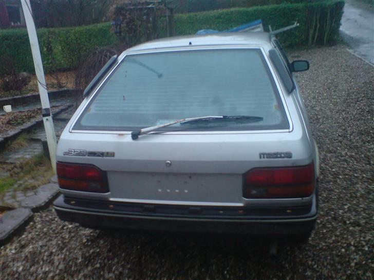 Mazda 323 LX 1.3 solgt billede 3