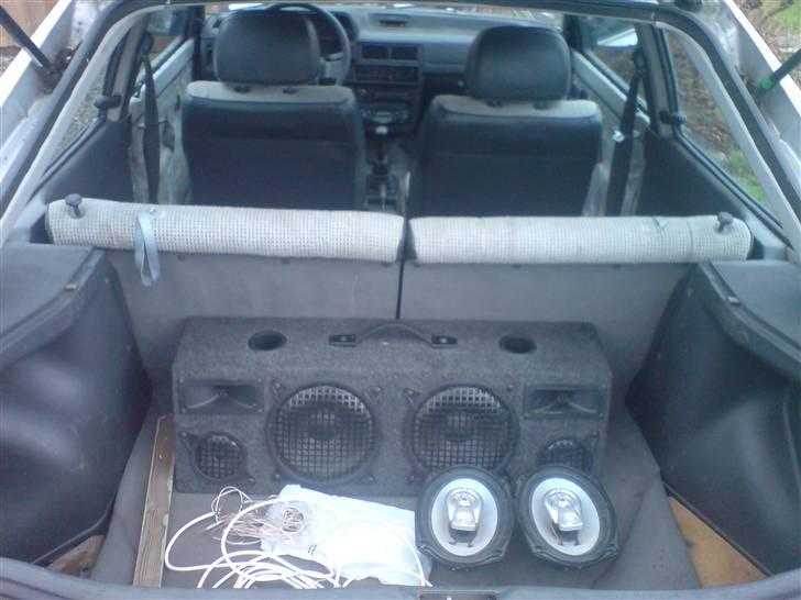 Mazda 323 LX 1.3 solgt billede 7